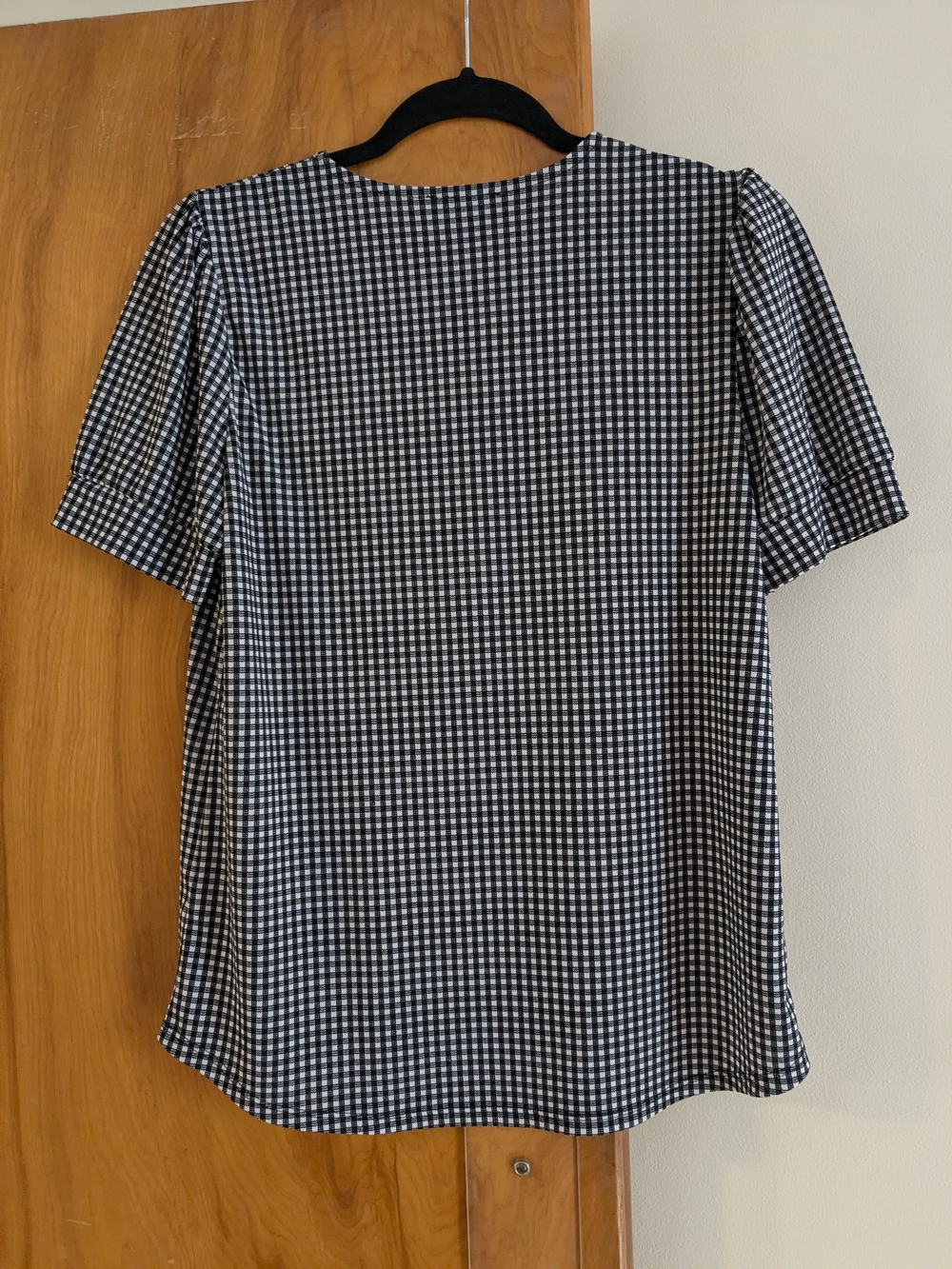 Adrianna Papell Black and White V-Neck Short Sleeve Blouse - Picture 2 of 6